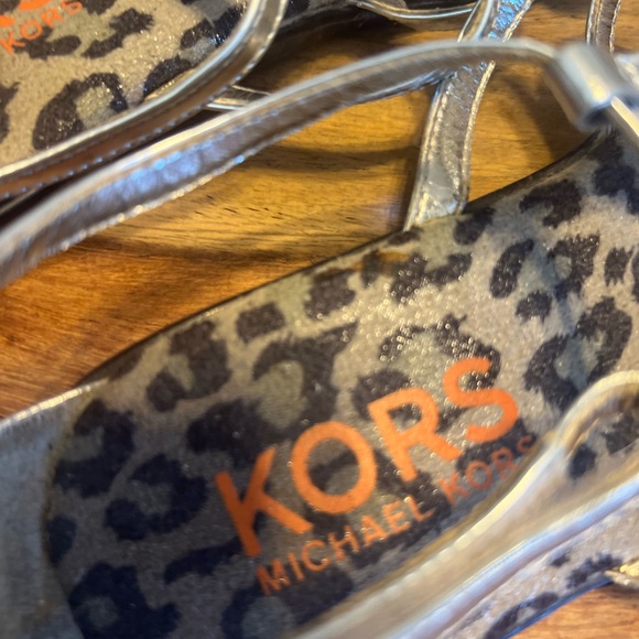 Like new Michael Kors sandals size 4 - Picture 4 of 6